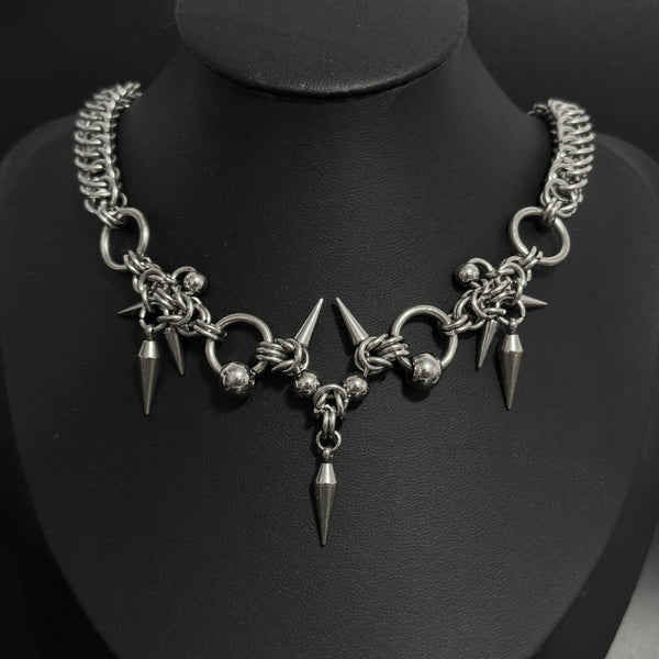 Command chainmail necklace on bust